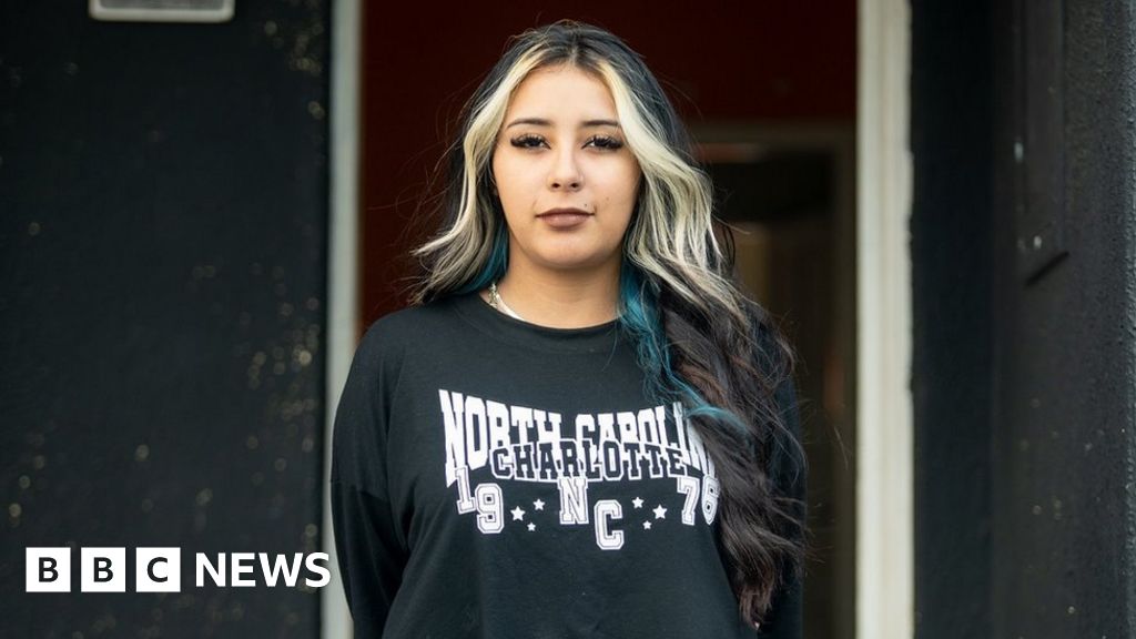 Attacks on schools in Brazil: 'I'm looking for places to hide' - BBC News BBC Homepage